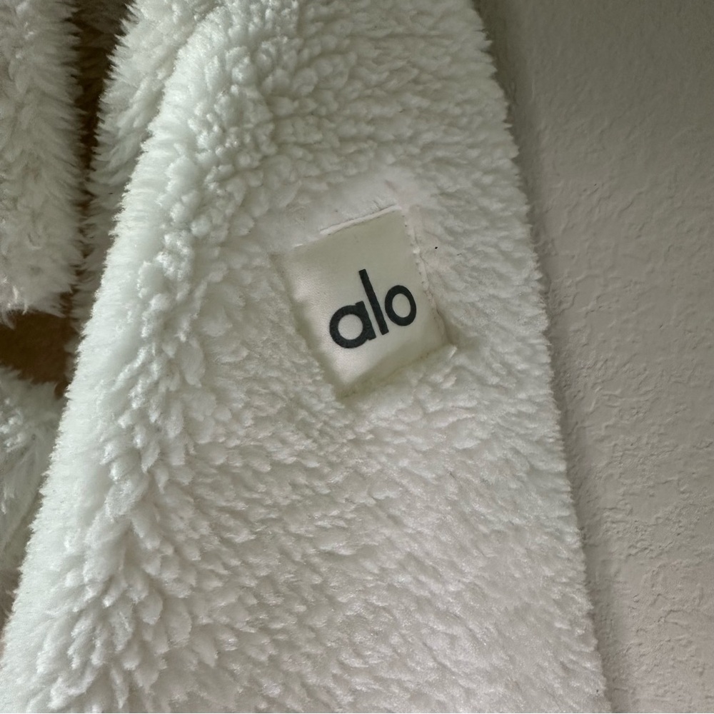 ALO YOGA Ivory White Sherpa Teddy Trench Coat SZ M - Picture 4 of 10